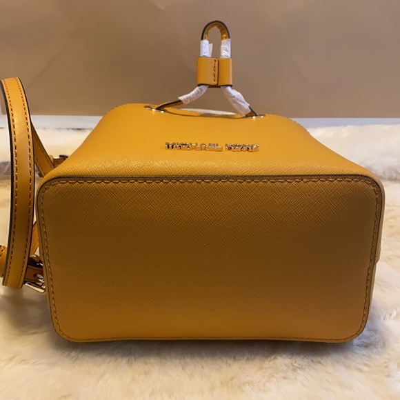 SOLD Mk Suri small bucket xbody bag - Picture 7 of 7